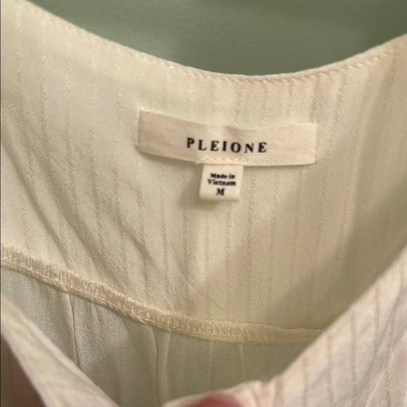 Pleione White Ruffled Cap Sleeve Blouse - Picture 2 of 5